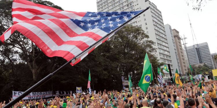 Govervadores e parlamentares de direita se reúnem em SP em apoio a Bolsonaro