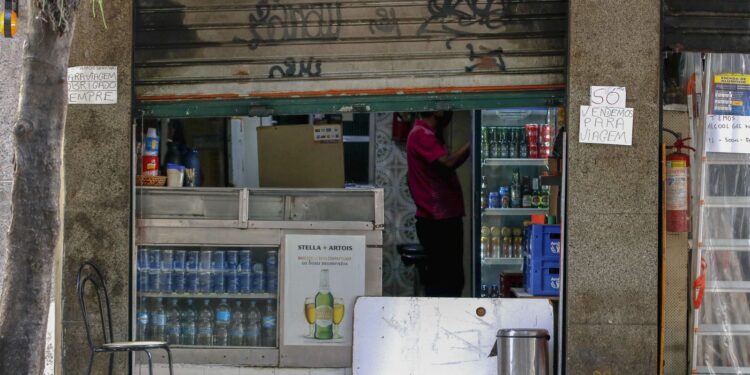 Methanol em bebidas: SP revive histórico de contaminação