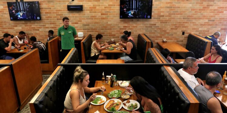 Alimentação fora do lar volta a crescer