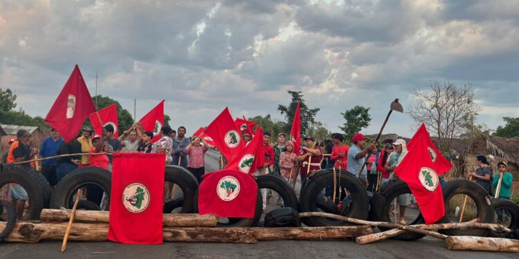 MST bloqueia rodovia em Tocantins por desapropriação