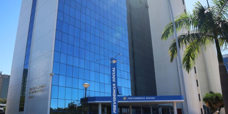 Previdência em risco com precarização do trabalho, alerta governo
