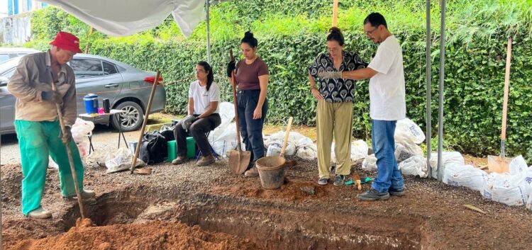 Uma pesquisa revelou que os restos mortais de mais de 100 mil pessoas estão enterrados no terreno que hoje funciona como estacionamento da Pupileira
