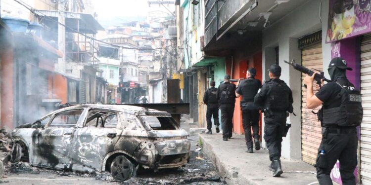 Rio de Janeiro eleva alerta para estágio 2 devido a vias interditadas