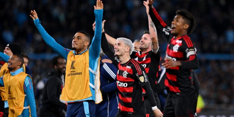 Flamengo avança à final da Libertadores com vitória de garra