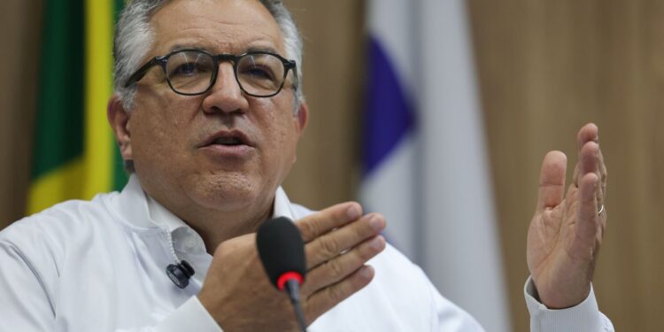 Padilha defende vacinação infantil e critica resistência às imunizações