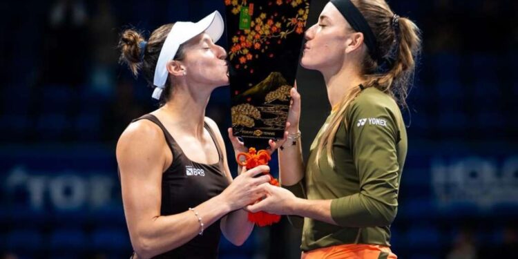 Luisa Stefani conquista título em Tóquio e brilha na temporada