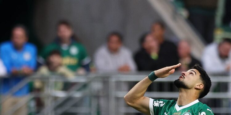 Palmeiras assume vice-liderança ao vencer Vasco em clássico.