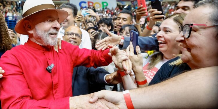 Lula critica influência estrangeira e defende autonomia latino-americana