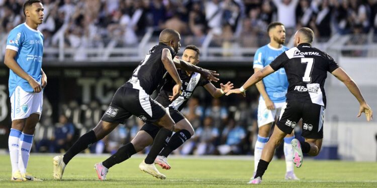Ponte Preta conquista inédito título nacional na Série C