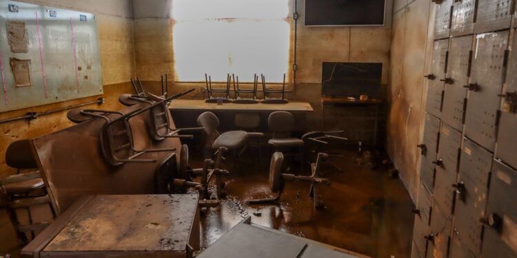 Comunidades Reconstroem Escolas Resilientes ao Clima