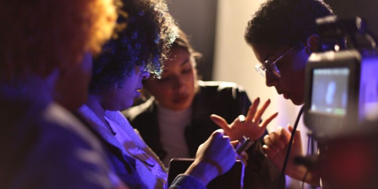 Inscrições abertas para projeto que incentiva meninas negras na ciência