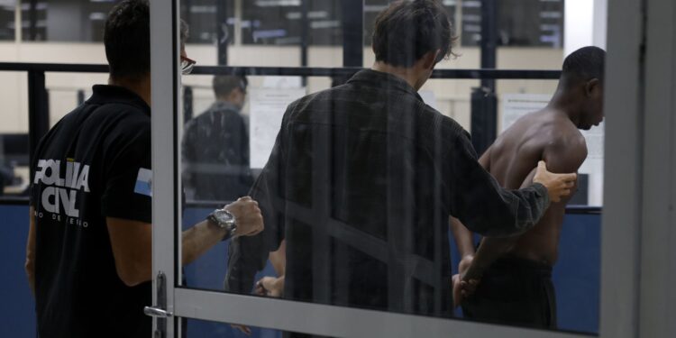 Reunião de emergência entre ministros e Castro agendada para esta quarta