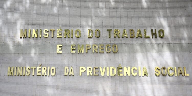 Empresas correm contra o tempo para entregar relatório de transparência salarial