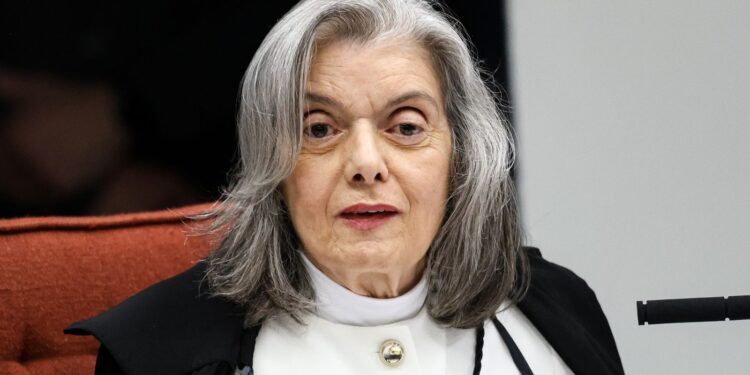 Carmén Lúcia defende posição sobre mulheres no STF