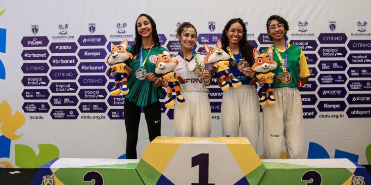 Tricampeão no JUBs, taekwondoísta encerra ciclo vitorioso