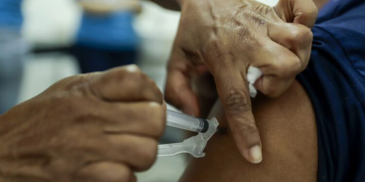 Vacinação contra Covid-19 avança para crianças e adolescentes