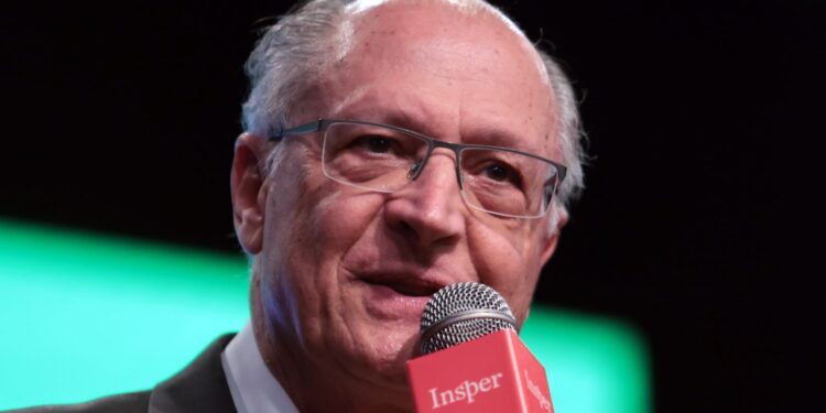 Alckmin vê avanços nas relações Brasil-EUA após diálogo Lula-Trump