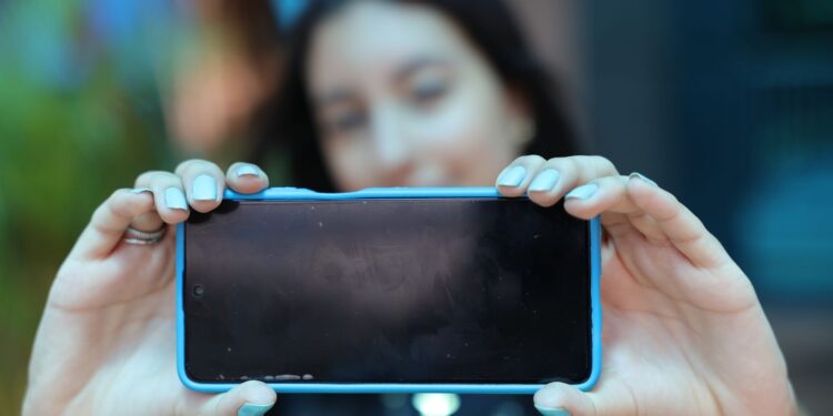 Uso de internet em escolas cai significativamente entre adolescentes