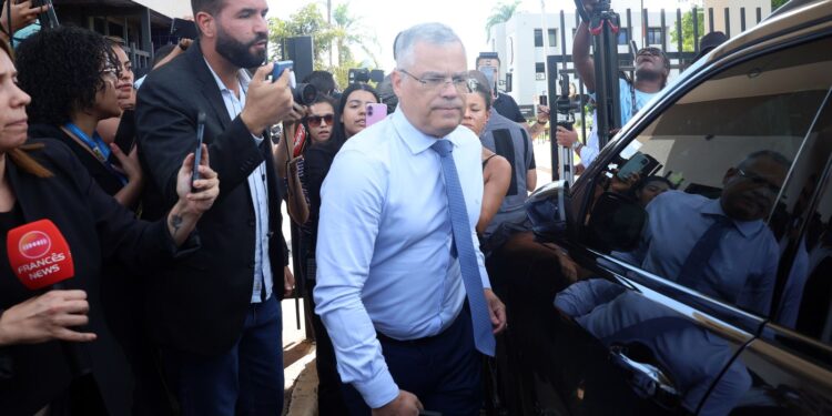 Tornozeleira de Bolsonaro: defesa critica e nega plano de fuga