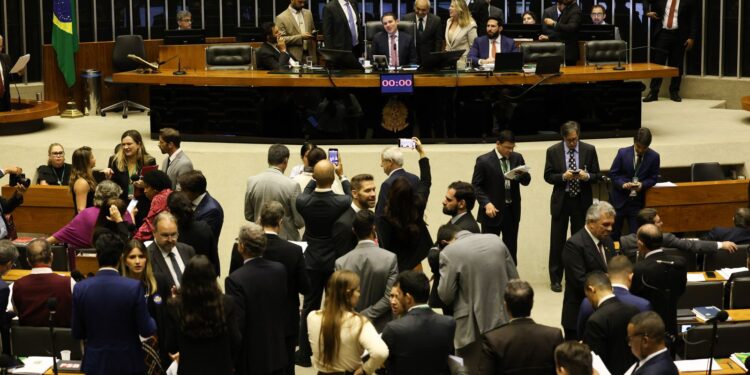 Motta prorroga votação do PL Antifacção para terça-feira