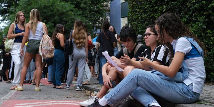 Reaplicação do Enem 2025: saiba quem tem direito