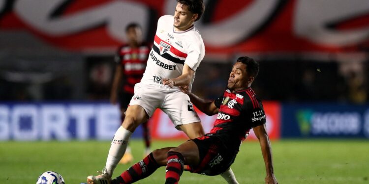 São Paulo empata com o Flamengo e adianta disputa pela liderança