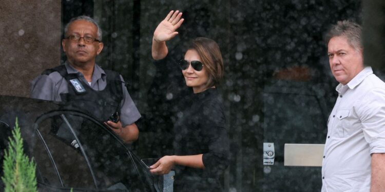 Bolsonaro é visto com Michelle na sede da Polícia Federal