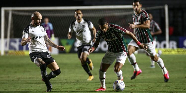 Ceará e Fluminense entram em campo com transmissão nacional