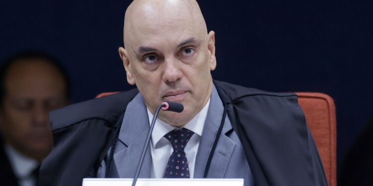 Moraes julga réus acusados de trama para monitorá-lo
