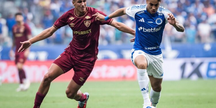 Cruzeiro e Fluminense empatam e líderes do Brasileirão respiram aliviados