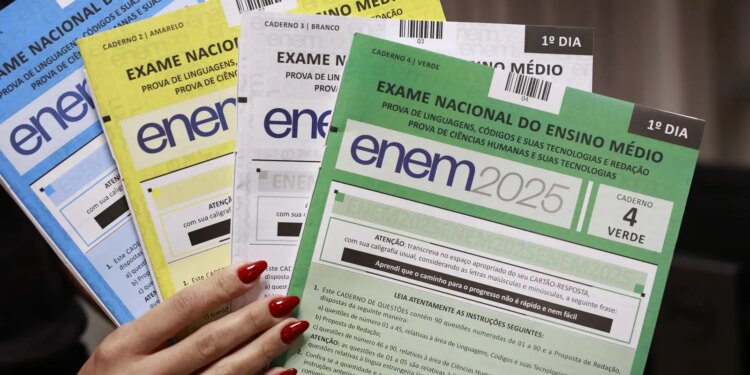 Gabaritos e provas do 2º dia do Enem 2025 já estão disponíveis