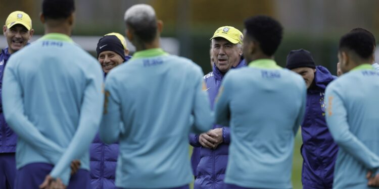 Ancelotti define esboço de time para amistoso contra Senegal