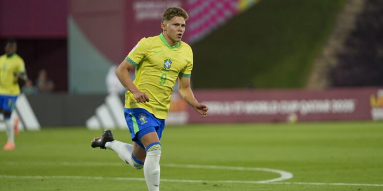 Brasil avança para a semi do Mundial Sub-17 com gol no último minuto