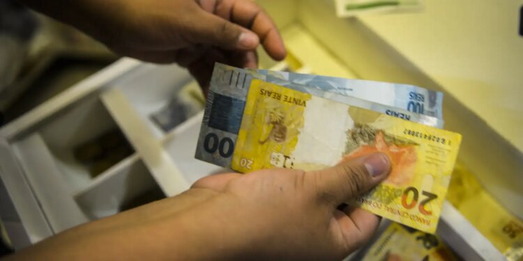 Novo lote do abono salarial é pago hoje