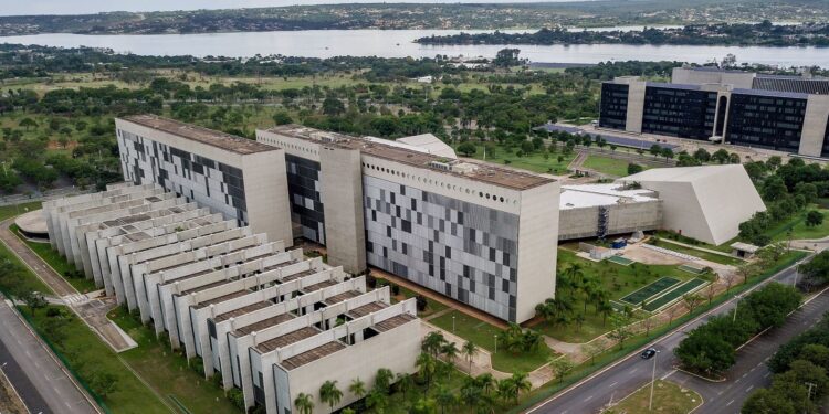 STJ impede que militares sejam afastados por transição de gênero