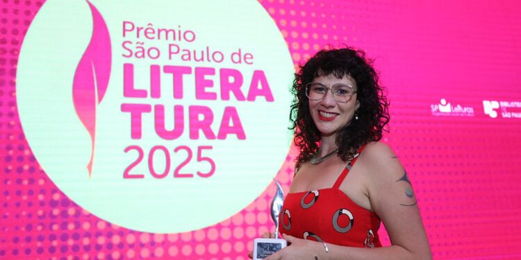 Mariana Salomão Carrara é a vencedora do Prêmio São Paulo de Literatura 2025