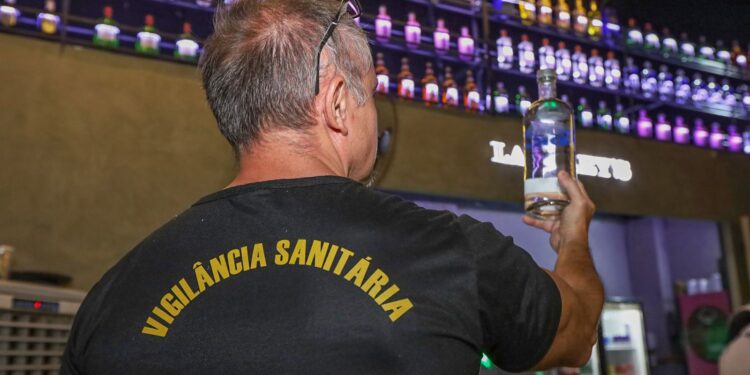 Intoxicação por metanol: nove estados sob investigação