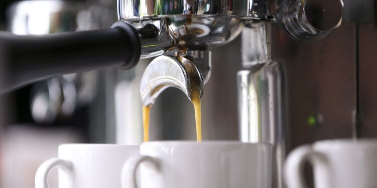 Café pode diminuir risco de arritmia, aponta estudo