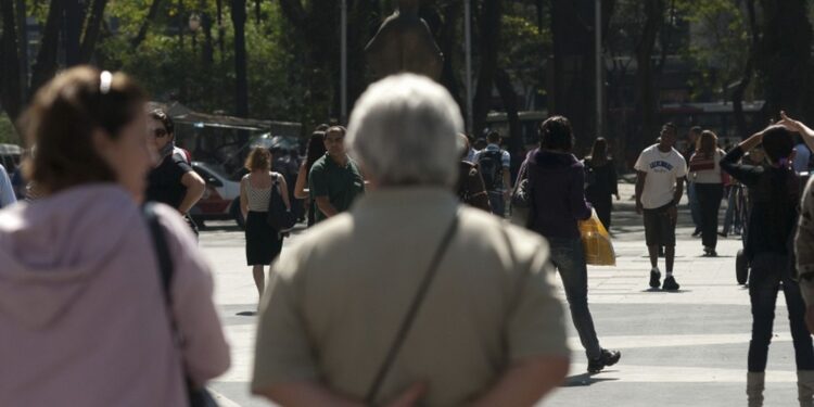 INSS e Caixa interrompem venda de seguro vinculado ao consignado