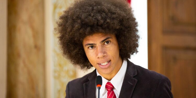 Deputado afirma ter sido vítima de racismo em briga filmada