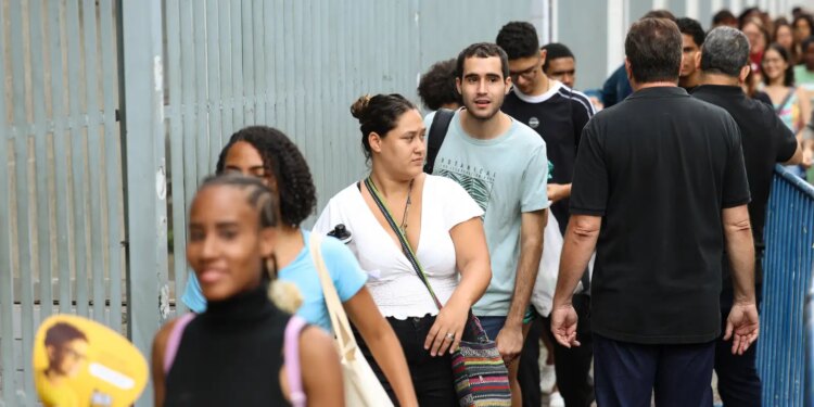 Enem 2025: Maioria dos inscritos concluiu as duas etapas