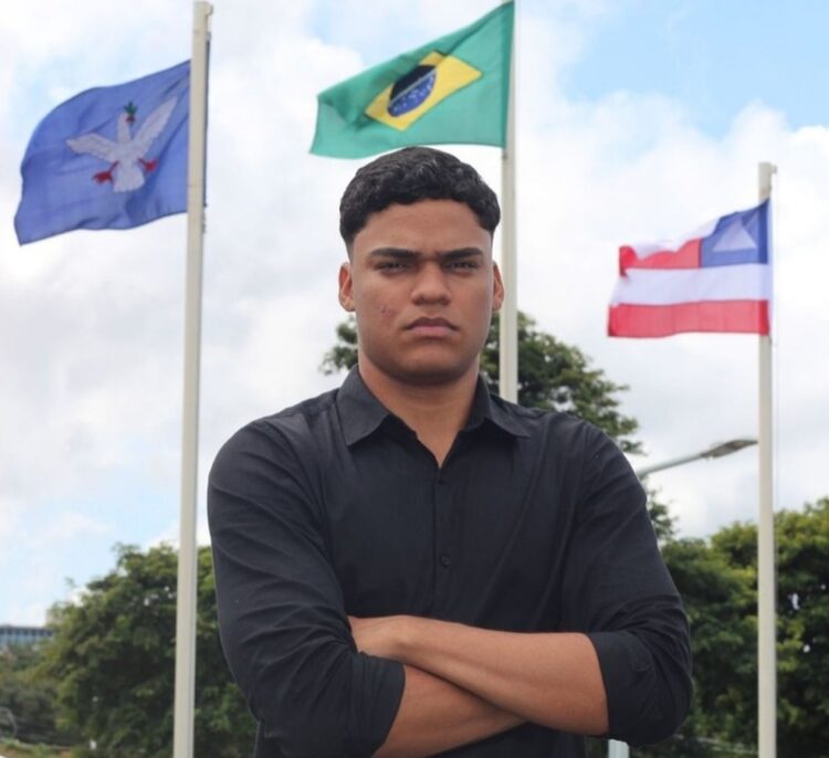 Crise interna no MBL: Renan Santos indica possível expulsão do vereador Sandro Filho