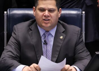 Alcolumbre adia sabatina de Jorge Messias ao STF