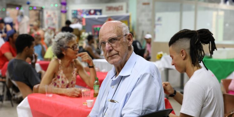 Júlio Lancelotti oferece almoço de Natal para moradores de rua em São Paulo