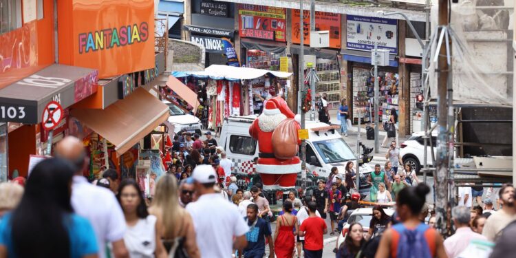 Salário mínimo chega a R$ 1.621 em 2026