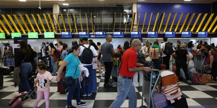 Congonhas poderá operar voos internacionais, aprova governo