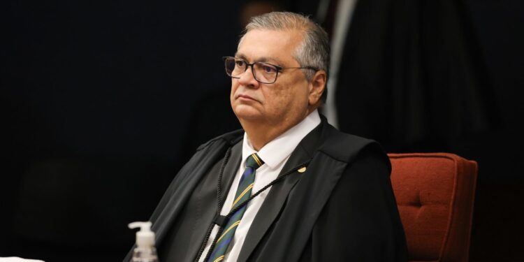 Dino suspende parte do PL que resgata o orçamento secreto