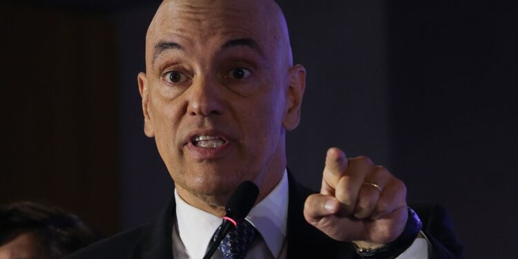 Moraes celebra o fim das sanções e afirma que “verdade prevaleceu”