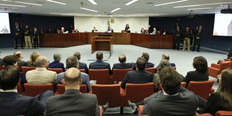 STF pode condenar mais seis réus por trama golpista