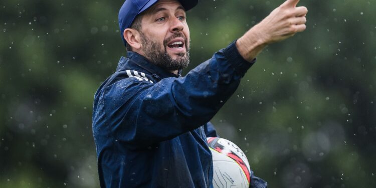 Internacional contrata técnico uruguaio Paulo Pezzolano